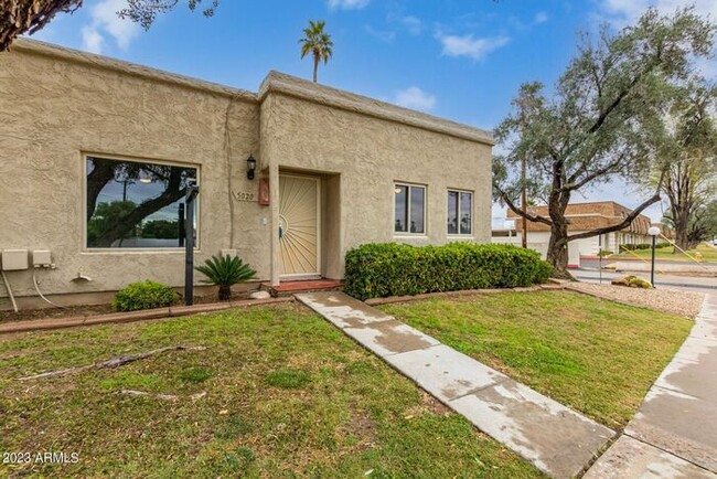 Building Photo - Furnished Optional 3 bed 2 bath Townhome