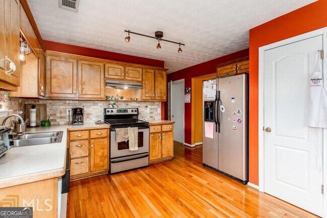 Building Photo - 30 Pembroke Pl