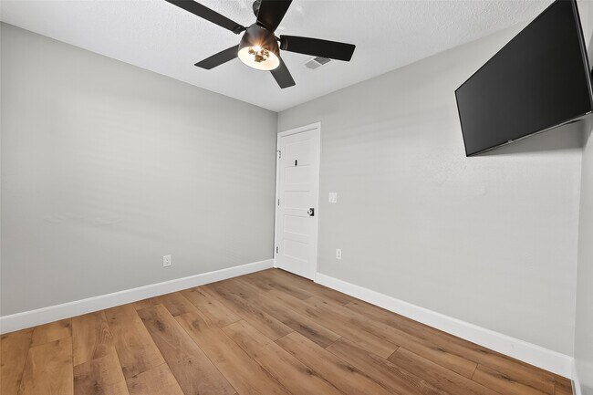 Building Photo - 21234 Park Willow Dr