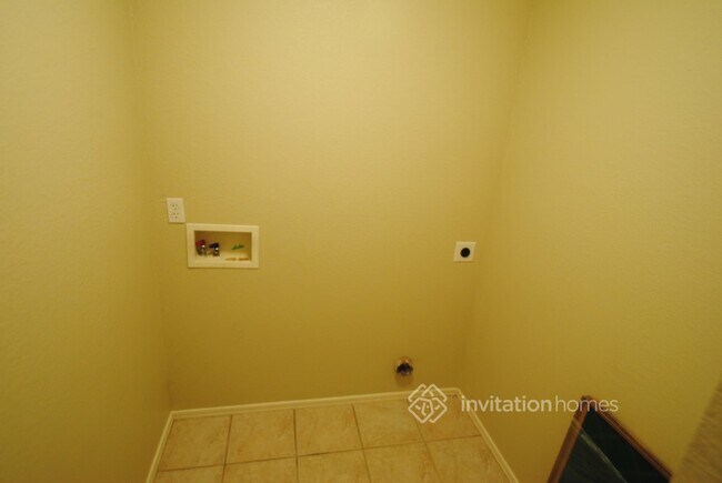 Building Photo - 13045 W Avalon Dr