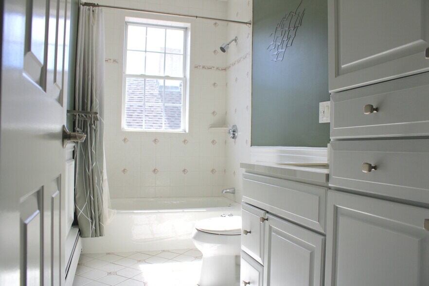 Building Photo - 33 Franklin St