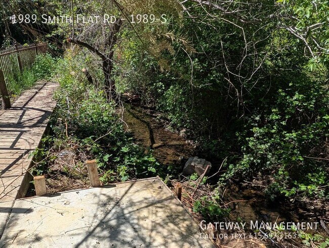 Building Photo - 1989 Smith Flat Rd