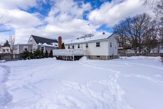 Building Photo - 73 Winfield St