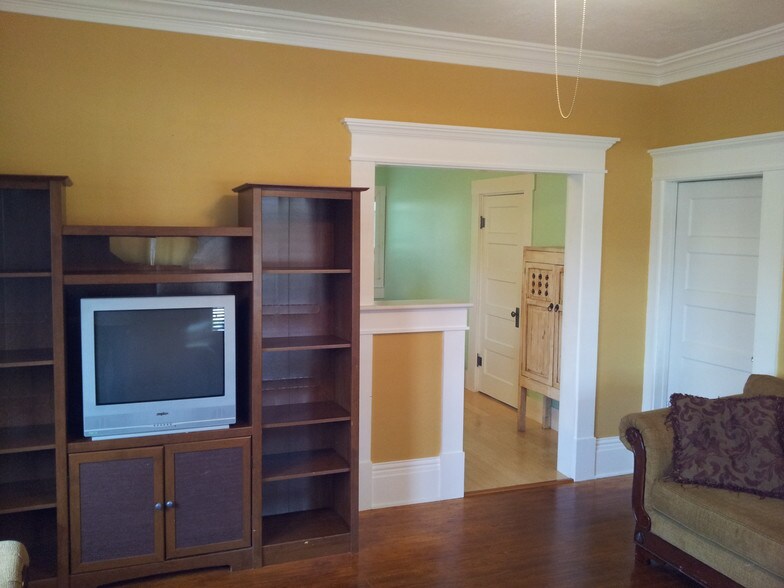 Building Photo - 311 W Mill St