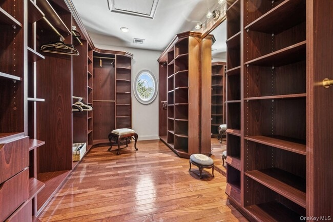 Building Photo - 23 Meadow Ln