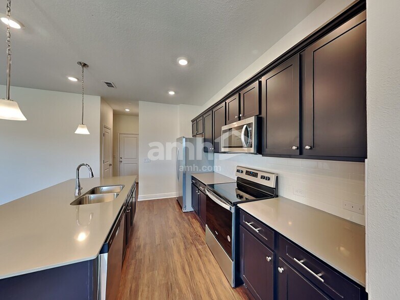 Building Photo - 14604 Cedar Ml Dr
