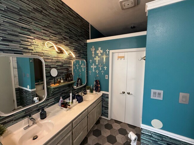 Building Photo - Beautifully updated home IN THE BLUFFS COMING SOON!