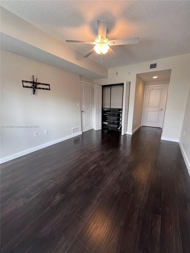 Building Photo - 601 NE 23rd St