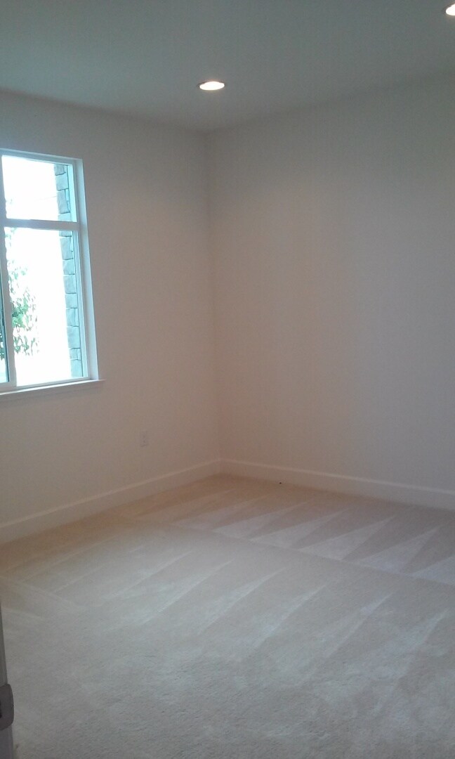 Building Photo - 5360 Campus Dr