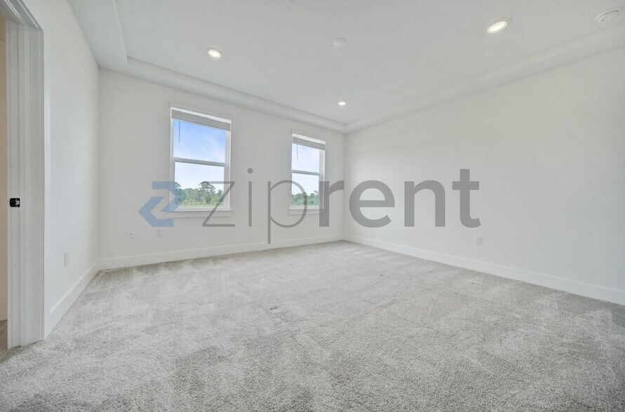 Building Photo - Unit