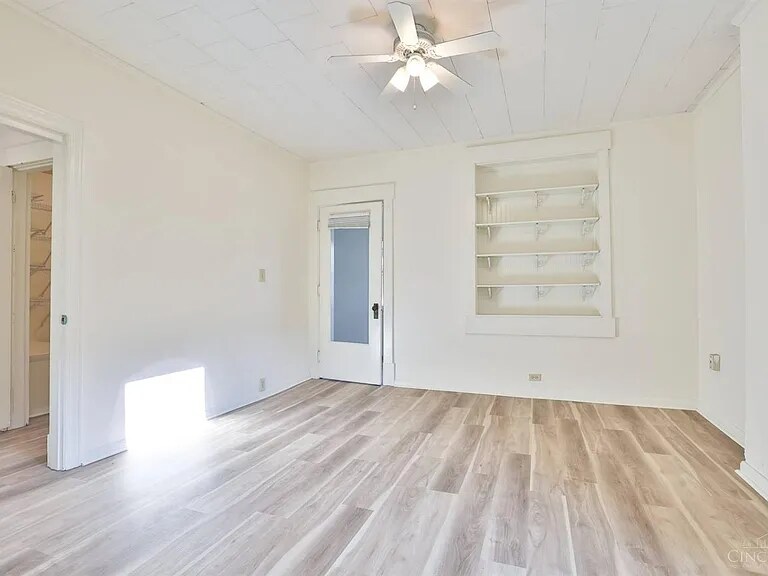 Building Photo - 2911 Robertson Ave