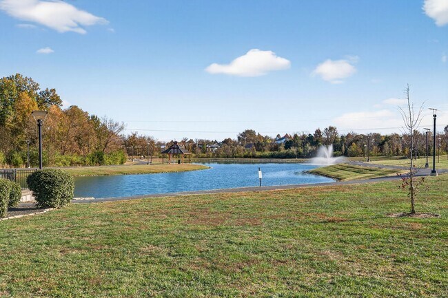 Building Photo - Spacious 3BR Townhome Across From Neighbor...