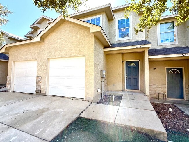 Building Photo - *COMING SOON* 2-Story 3 Bedroom / 2.5 Bath Duplex Near Ingram Park Mall!