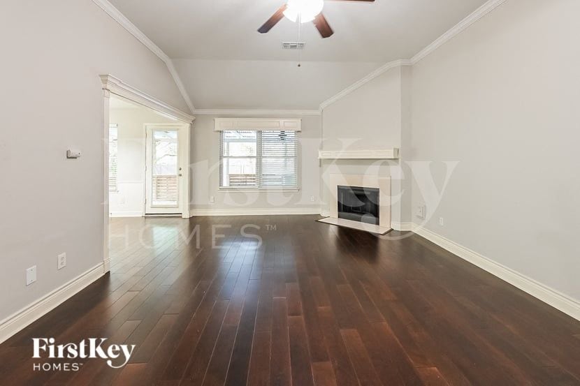 Building Photo - 6722 Woodland Oaks