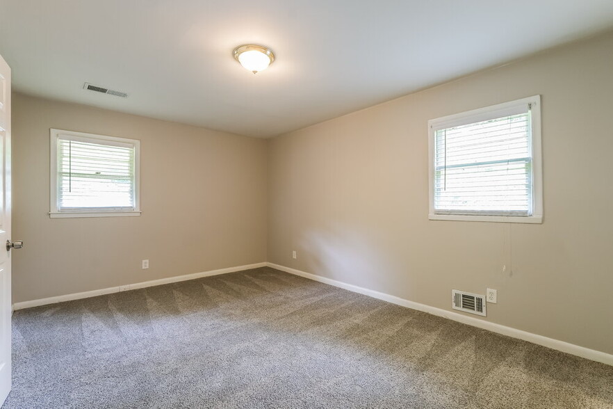 Building Photo - 2842 Zane Grey Dr SE