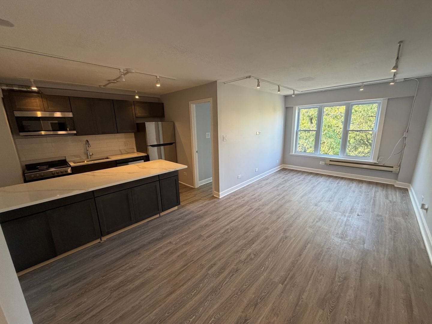 Building Photo - 7254 N Ridge Blvd