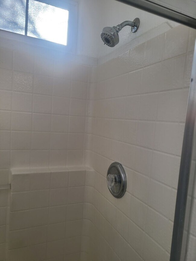 Building Photo - Amazing Hesperia Home