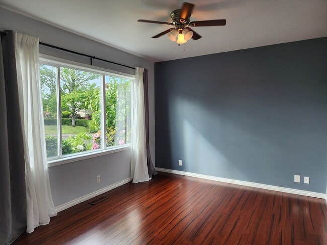 Building Photo - 1592 Kingston Way