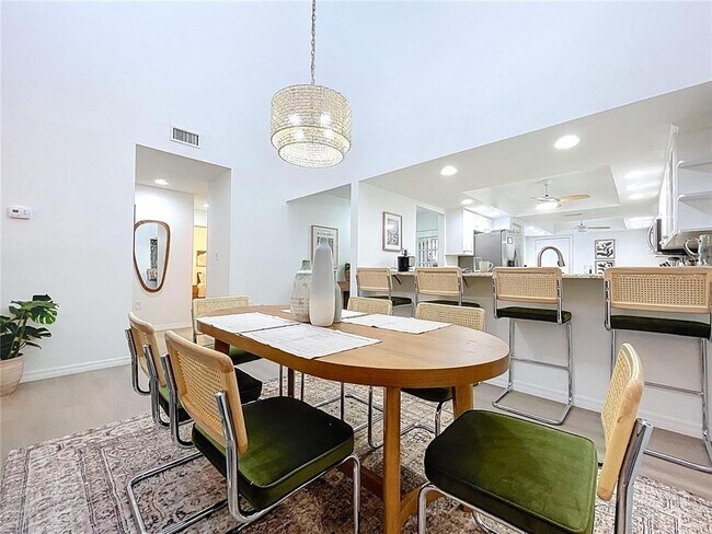 Building Photo - 4646 La Jolla Dr
