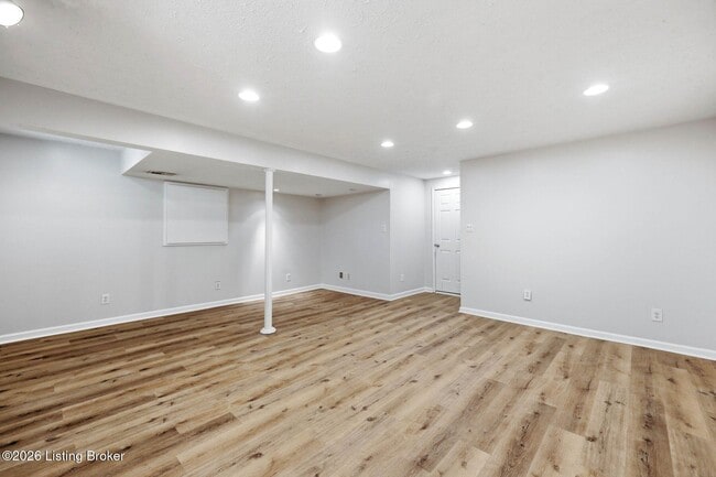 Building Photo - 4029 Orchard Lake Dr