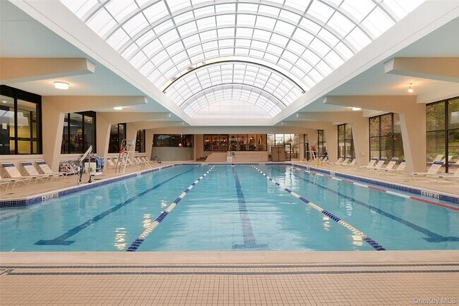 Building Photo - One Bay Club Dr