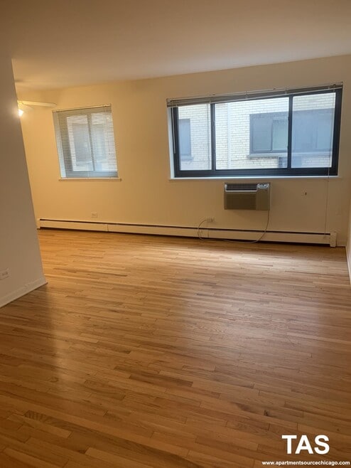 Building Photo - 540 W Roscoe St