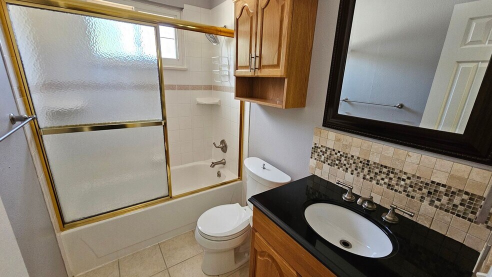 Building Photo - 17703 E Bellewood Dr