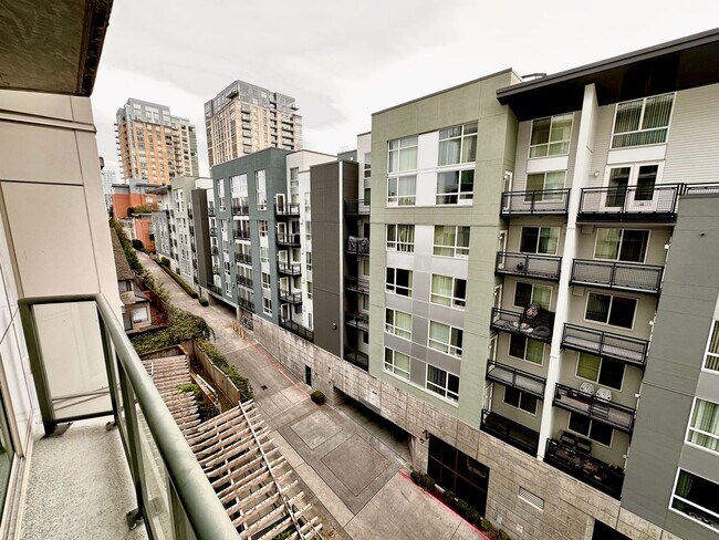 Building Photo - Downtown Bellevue Studio with Balcony, In-...
