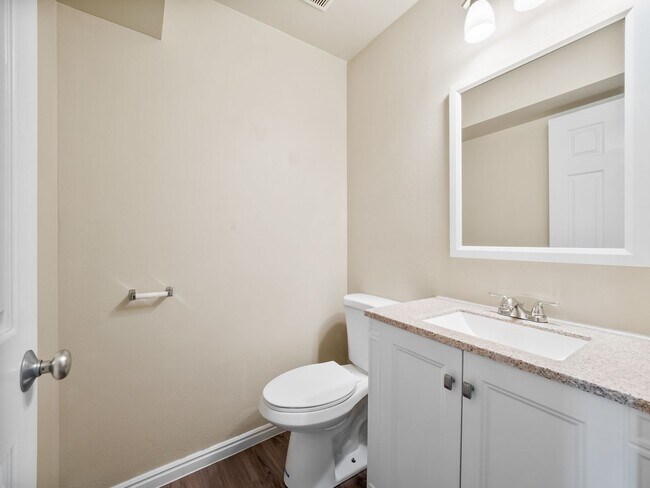 Building Photo - Cam-715 E 950 S Provo, UT 84606