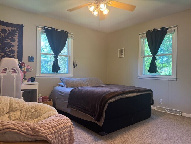 Building Photo - Raised Ranch Near Offutt AFB with Finished Basement & Oversized Garage