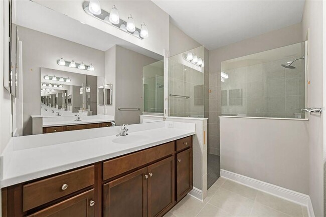 Building Photo - 10072 Lake Wales Cir