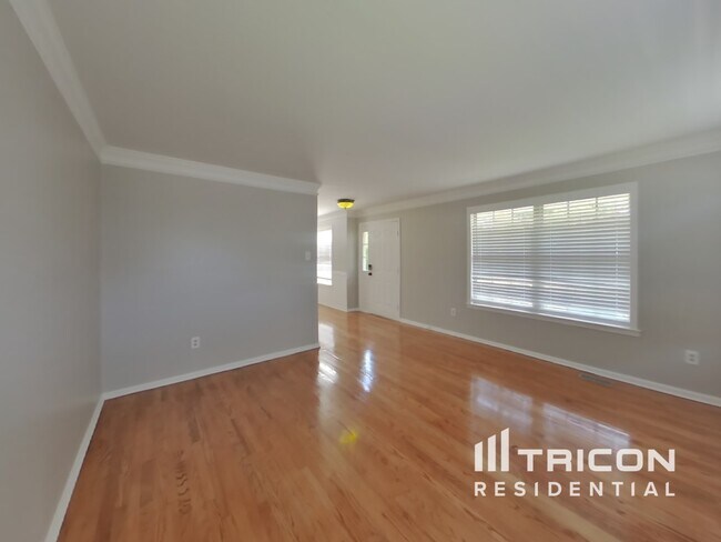 Building Photo - 2108 Royal Ct