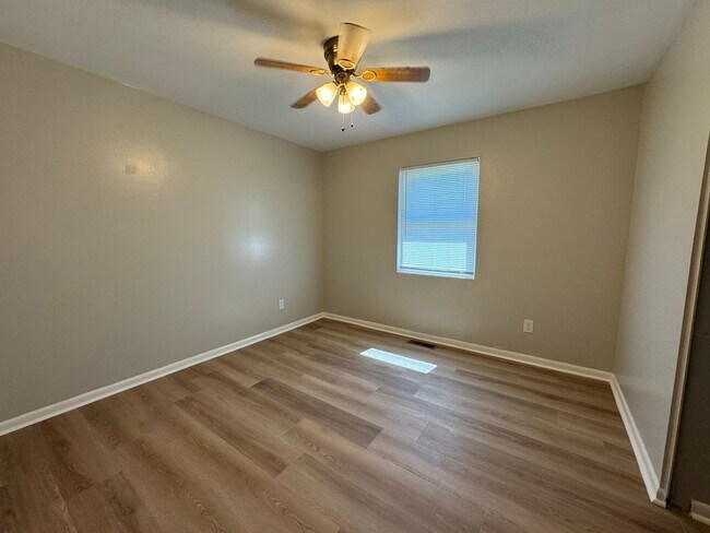 Building Photo - 3 Bedroom, 2 Bath home in Live Oak