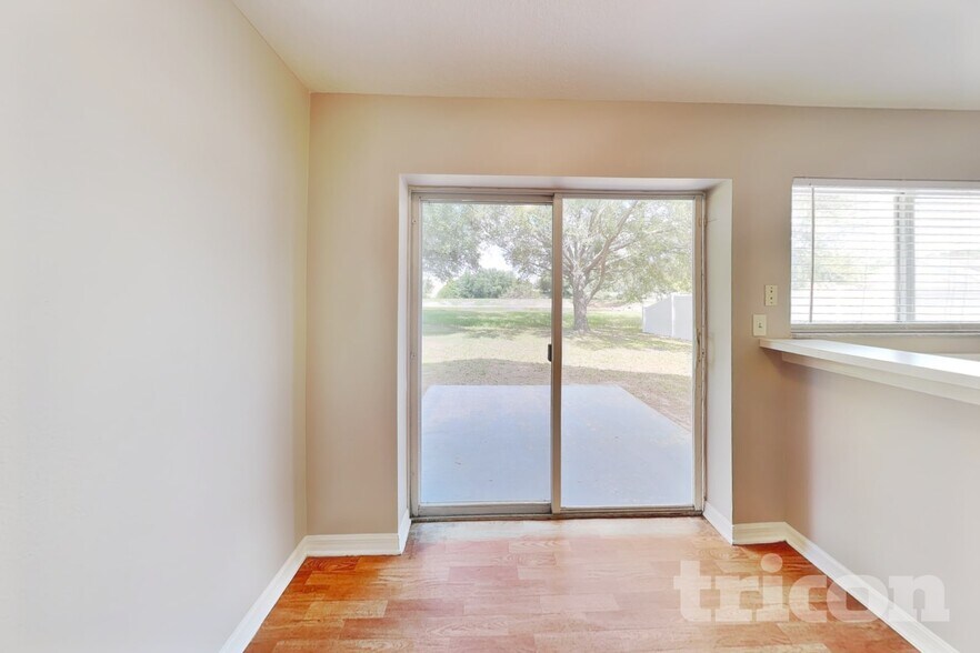 Building Photo - 10211 Summerview Cir