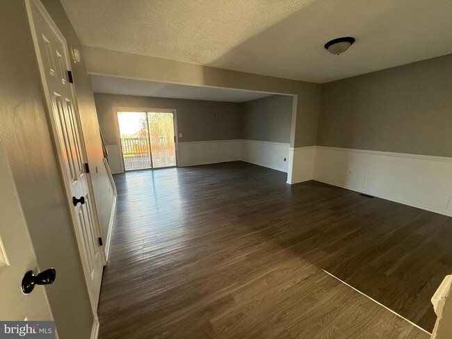 Building Photo - 1027 Pirates Ct