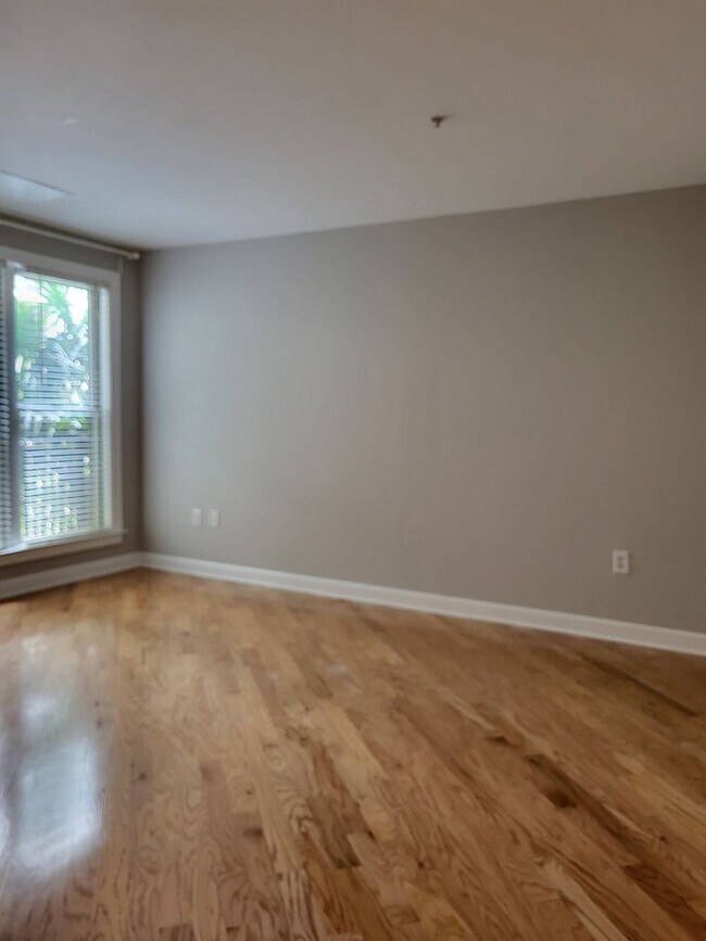 Building Photo - 2 bedroom Condo In Gateway Plaza