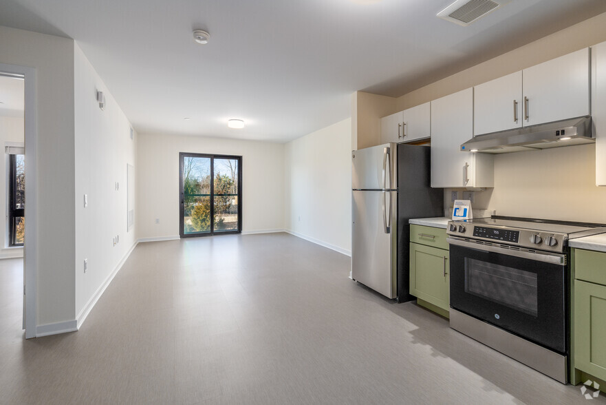 1BR/1BA - 640SF - Kitchen/Living - 400 East