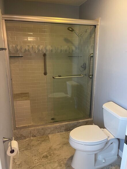 Building Photo - 420 S Brockfield Dr