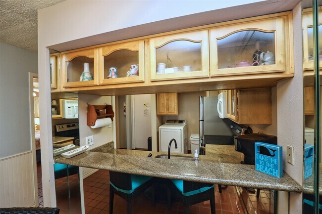 Building Photo - 7310 Seawall Blvd