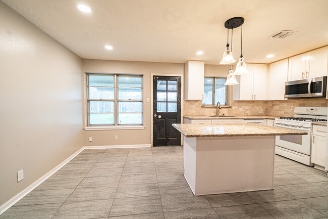 Building Photo - 7406 Baneway Dr