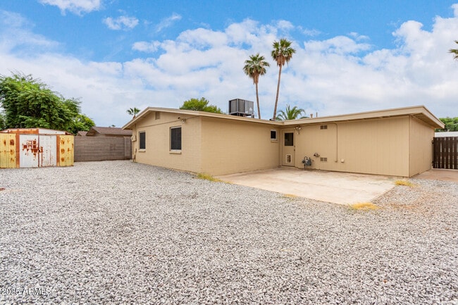 Building Photo - 1122 E Marny Rd