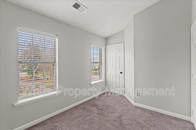 Building Photo - 8289 Golf Ridge Dr