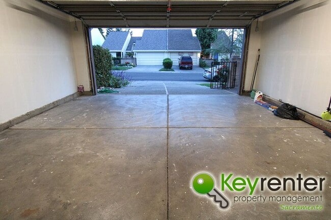 Building Photo - 8021 Sawgrass Cir