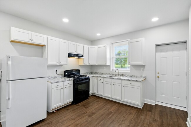 Building Photo - 1719 Darley Ave