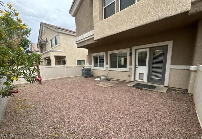 Building Photo - 10613 Petricola St
