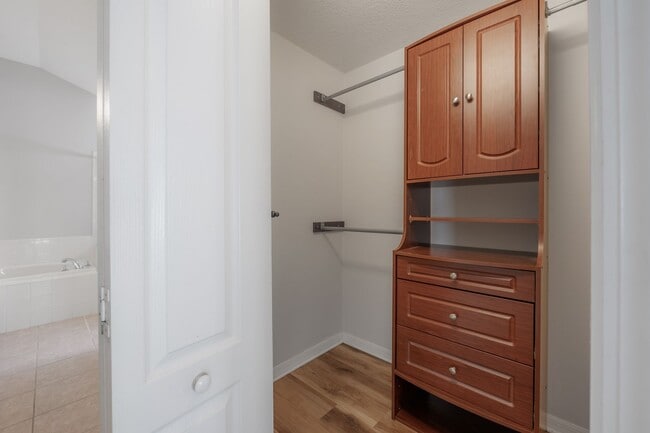 Building Photo - Brandon - 3 Bedroom 2 Bath Home in Gated C...