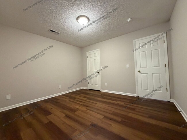 Building Photo - 243 Olde Vineyard Ct