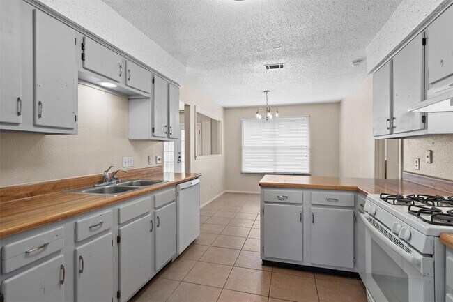 Building Photo - 11614 Tanglebriar Trail