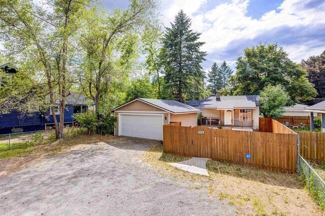 Primary Photo - Stunning 3 Bed, 1 Bath Home on South Hill!