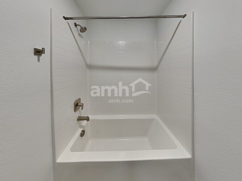 Building Photo - 10132 W Oleta Ave